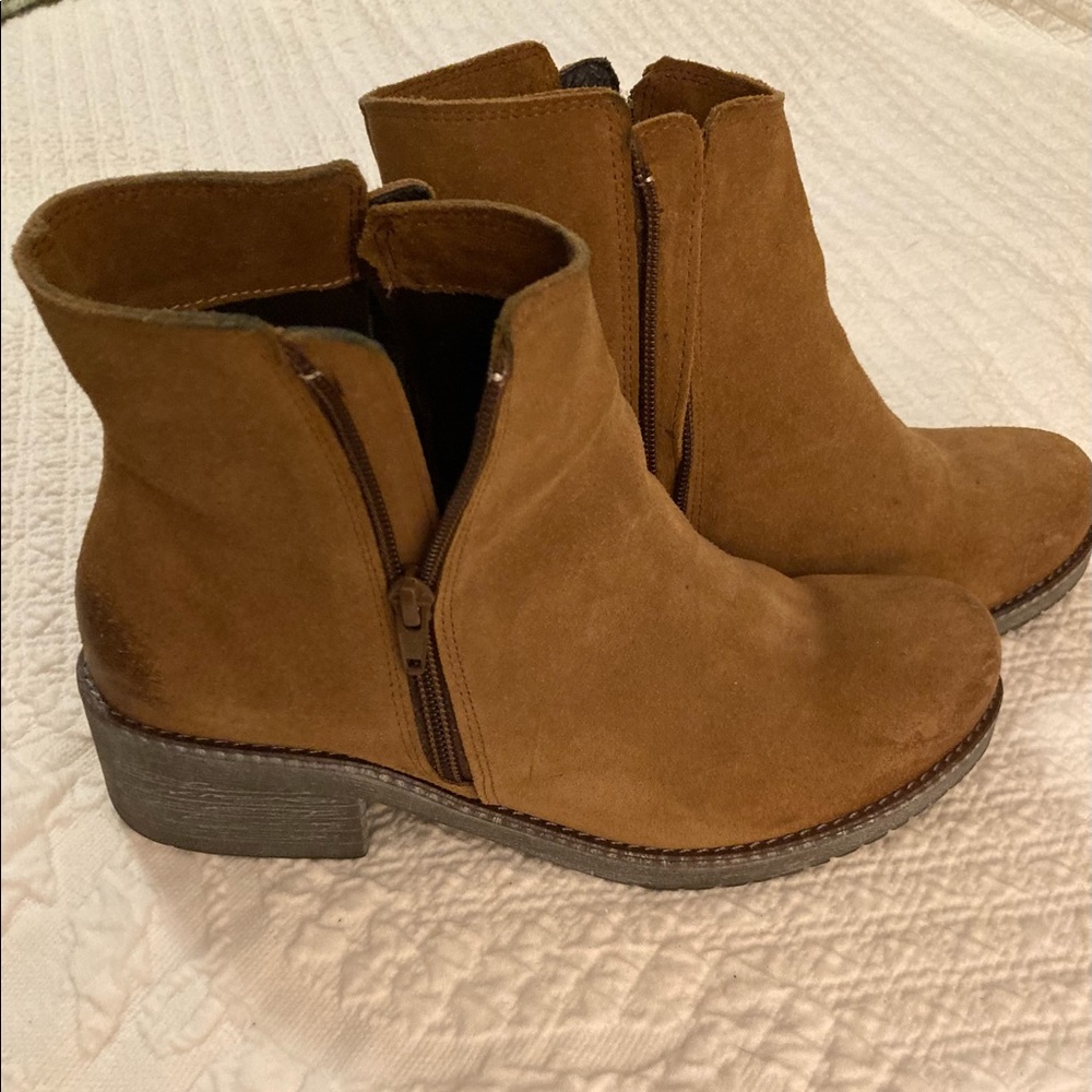 Naot Wanderer suede boot size 39 US 8 brown/tobacco color